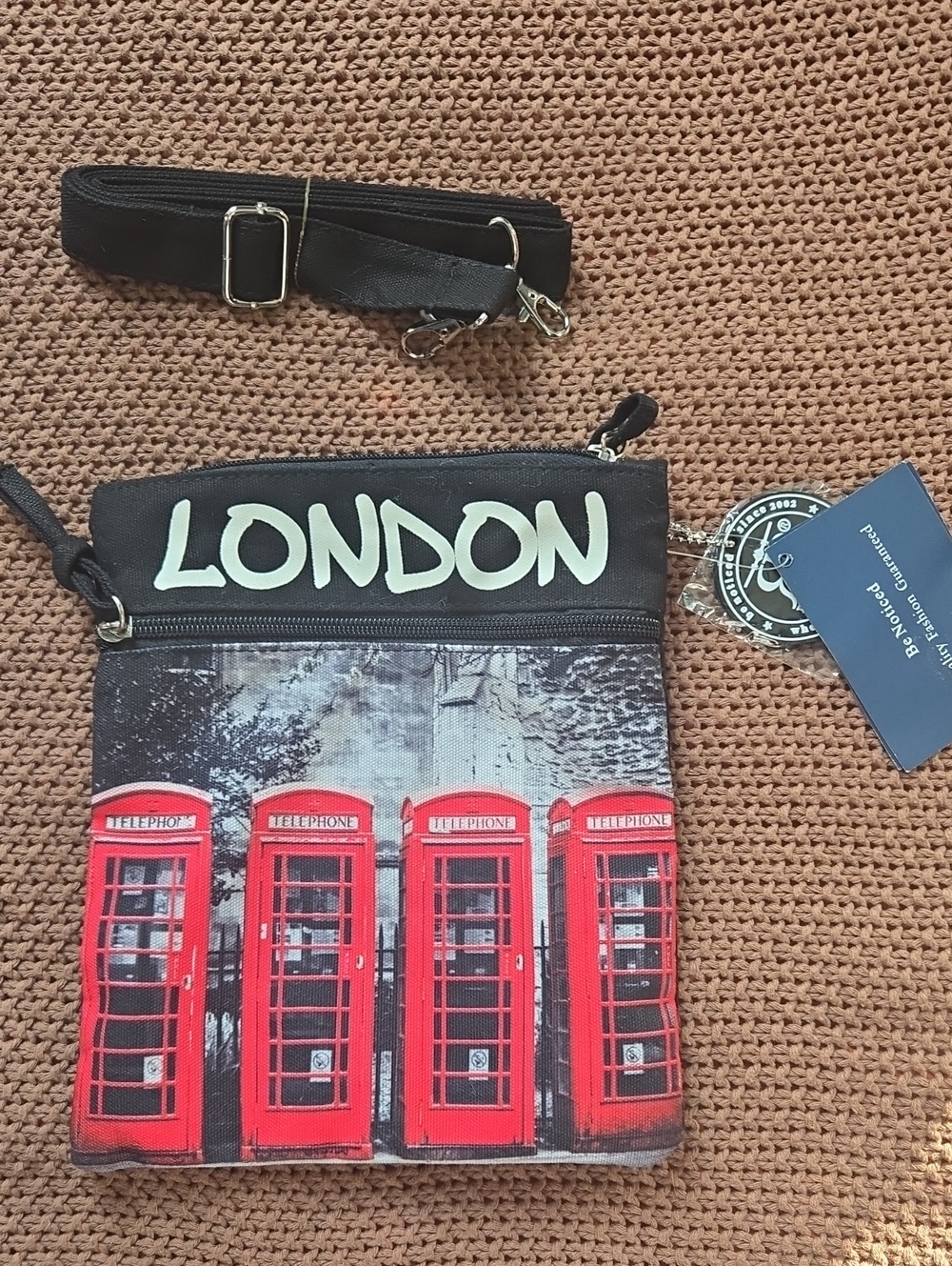 E1 Robin Ruth London Red Phone Booth Canvas Ceossbody Pouch / Travel Wallet
